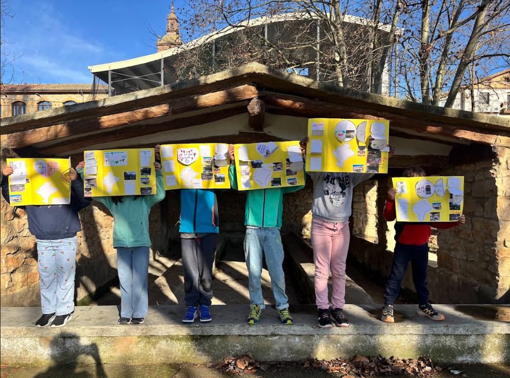 Kaixo familiak!  Nafarroako herrietan latsarriek garrantzi handia izan dute. Guk, historia horren zatitxo bat ezagutu nahi izan dugu. Gainera, sekretu ugari gordetzen dituztela ere ikasi dugu eta emakumeek zuten topalekua dela baita ere. 